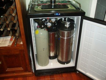 3 TAP KEGERATOR WITH 3 19LITRE KEGS JUST ADD BEER
