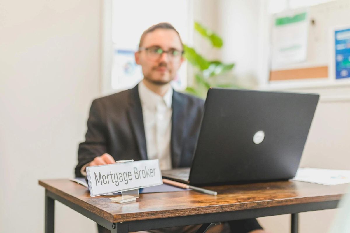 The Benefits of Using a Mortgage Broker for Your Home Loan