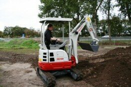 Mini excavator- 1.5 ton- zero swing for hire Valley Heights